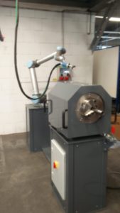 Universal Robot Schweissanlage Bestückung